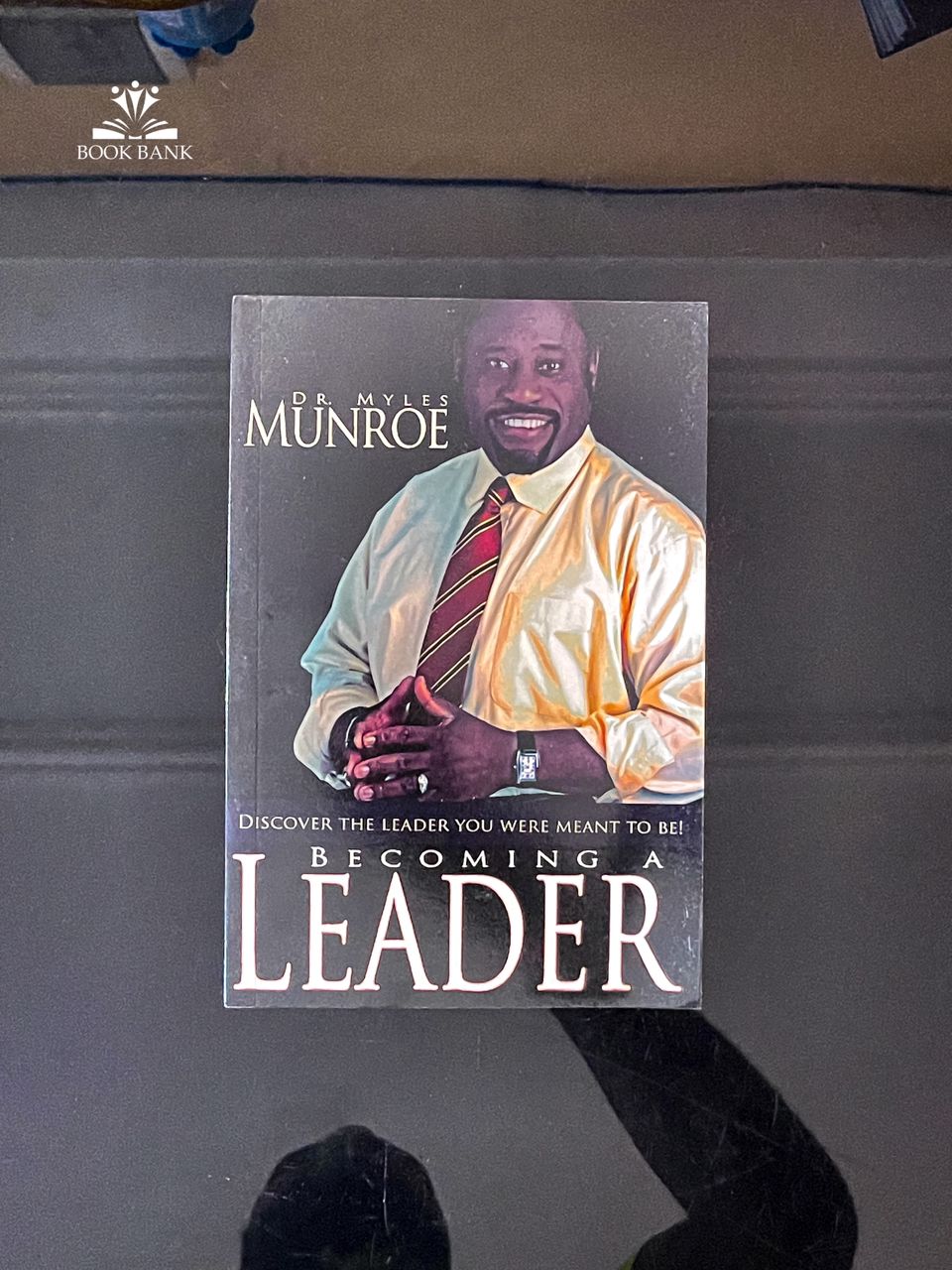 Becoming A Leader Book Cover by Myles Munroe